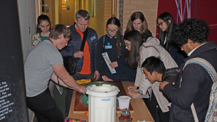 An activity at the Quantum Discovery evening